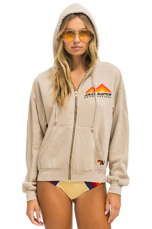 JAZZ ASPEN SNOWMASS 2024 ZIP HOODIE RELAXED - SAND Hoodie with Gradient Ombre Colorful